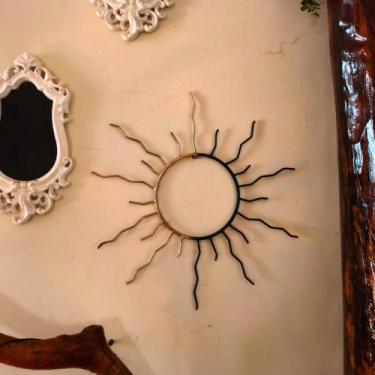 Imagem de Escultura Parede Sol Artesanal - Ferro Dourado e Preto, Design Exclusi
