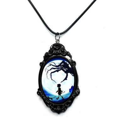 Imagem de Colar Pingente Estiloso Com Arte Filme Coraline Em Resina - RELIKARIU