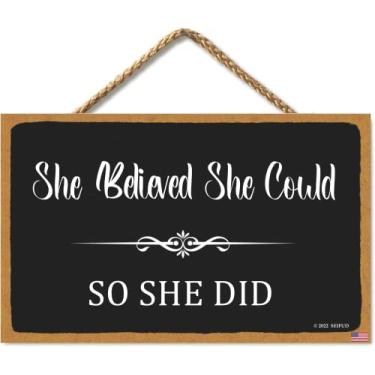 Imagem de SEIFUD She Believes She Can So She Made Placas de parede de madeira inspiradoras para pendurar 28 x 15 cm, decoração de casa, decoração de escritório (preto-2)