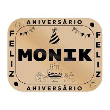 Imagem de Placa Feliz Aniversário Monik em MDF, 19x14 cm, com 2 Furos para Pendurar