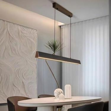Imagem de Luminária pendente LED para mesa de jantar, com design linear e dimerizável, controle remoto e altura ajustável. Ideal para cozinha, sala de jantar e escritório (140 cm).