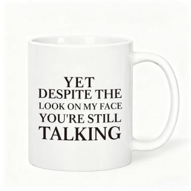 Imagem de Jogskeor Yet Despite the Look on My Face Caneca de café 325 ml, presentes sarcásticos para mulheres, presentes de aniversário de Natal para irmãs amigas colegas de trabalho