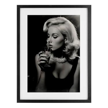 Imagem de Stupell Industries Classic Woman & Martini Black Impressão emoldurada sob vidro, design por Decent Exposures, 20 x 14