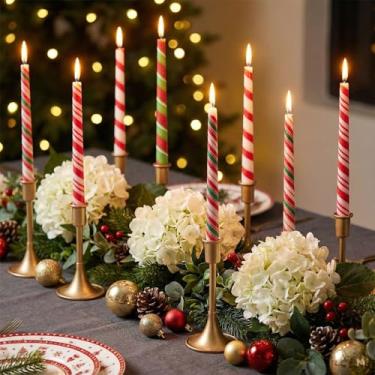 Imagem de Zhengmy Pacote com 12 velas cônicas de Natal, castiçais de Natal de 25,4 cm de altura, presentes listrados de bolinhas vermelhas e verdes para decoração de mesa de jantar de Natal, festas de fim de