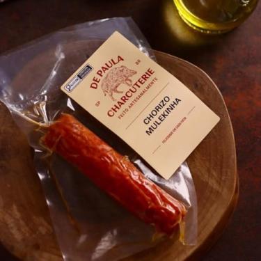 Imagem de De Paula Charcuterie Chorizo Mulekinha, Linguiça Artesanal Defumada com Queijo, 150g