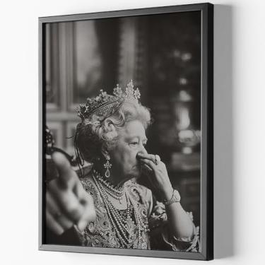 Imagem de Pôster de arte de parede de banheiro com moldura preta e branca Queen'Cover Your Nose Poster para decoração de parede de banheiro - Impressões em tela para pendurar no banheiro e banheiro