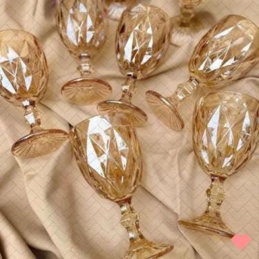 Imagem de Kit 10 Taça Diamante 330ML Vinho Buffet Drinks Resistentes - Class Hom