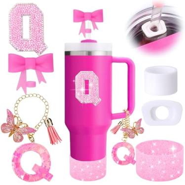 Imagem de Conjunto de 6 peças de acessórios para copos Stanley rosa, decorações de iniciais para copo Stanley 850 g 1,134 g, inclui topo de canudo de laço, pingente de alça, adesivo de letra, bota de silicone,