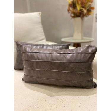 Imagem de Kit 2 Capas de Almofada Retangulares Couro sintetico corino Drapeado Linear Baguete Decorativa Luxo 30x50cm (CINZA CHUMBO)