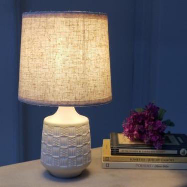 Imagem de Abajur Bege e Cúpula Palha - Luminária de Mesa Quarto / Sala - Larador