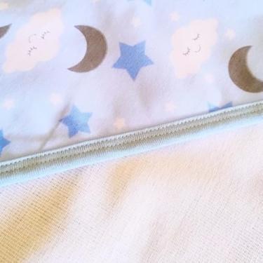 Imagem de Toalha de Banho com Capuz para Bebê, Estampa Céu, 70x70cm, Forro Fralda 100% Algodão, Absorvente, Hipoalergênica e Macia (Azul)