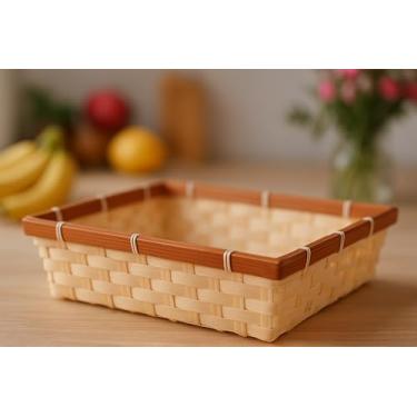 Imagem de Cesto de Palha Artesanal com Bordas Marrons, 32 x 24 x 7 cm, Base Trançada