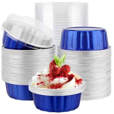 Imagem de EUSOAR Recipiente de transporte de bolo, 100 peças, forma de bolo azul escuro de 255 g com tampa, copos descartáveis de ramequins de deserto com tampas, cupcakes, pão, pudim, suportes redondos para