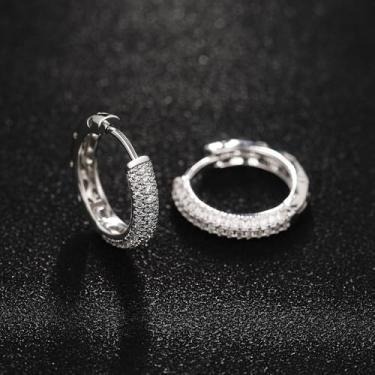 Imagem de Brincos de argola leves e redondos banhados a ouro branco CZ para mulheres