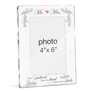 Imagem de FTRBXT Porta-retratos para presentes de casamento, presentes de casamento para casais recém-casados, Sr. e Sra. Casamento Love Is Patient Love Is Kind Molduras de acrílico 10 x 15 cm