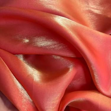 Imagem de 1 jarda laranja vermelho iridescente tecido de cetim macio bem drapeado, camisa boneca roupas DIY vestido tecido material 150 cm largura decoração fotografia