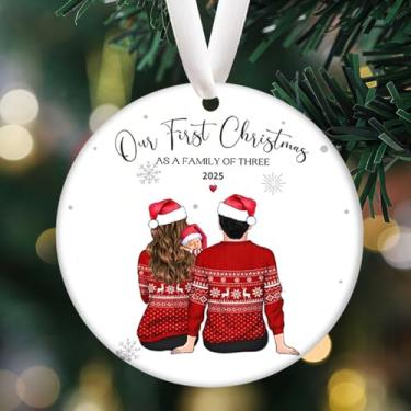 Imagem de Enfeites de Natal - Nosso primeiro Natal como uma família de três ornamentos exclusivos de cerâmica para família 1º enfeites de Natal para pais novos presentes para casais, mãe, pai, decorações de