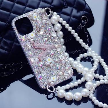 Imagem de HFICY Capa de telefone feminina com 2 pacotes de películas protetoras de tela de vidro, diamantes brilhantes cristais capa protetora macia para mulheres (com cordão de pérolas, para iPhone 6/6S)