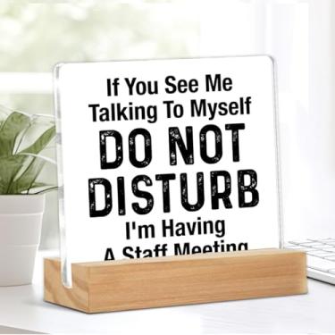 Imagem de Placa de escritório "If You See Me Talking to Myself Do Not Disturb" Placa rústica para casa, prateleira de mesa, decoração de cubículos de escritório em casa