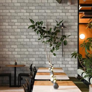 Imagem de JiffDiff Papel de parede autoadesivo de tijolo cinza, papel de parede vintage removível para decoração de cozinha e lareira, papel de parede cinza texturizado para locatários, papel de parede cinza