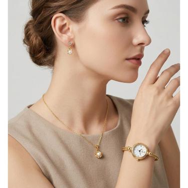 Imagem de Kit Relógio Feminino Bracelete aço Inox Quartzo Ajustável Luxo + Conjunto Colar e Brincos Folheado antialérgico Dourado