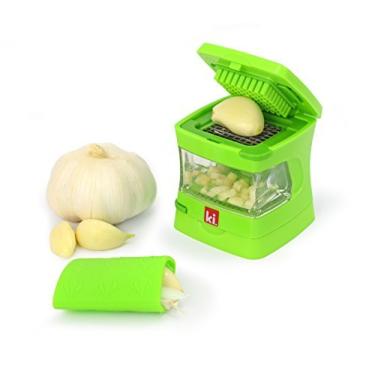 Imagem de Kitchen Innovations Espremedor de alho, triturador, cortador, picador e recipiente de armazenamento Garlic-A-Peel - Inclui descascador de alho de silicone - Fácil de limpar - Lâminas de aço inoxidável