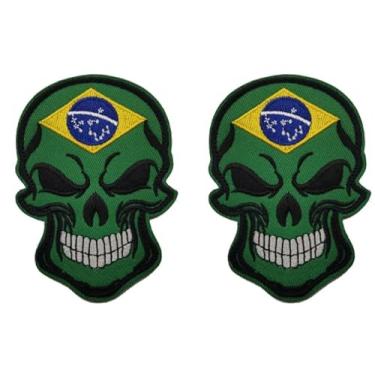 Imagem de 2 peças de adesivos bordados com a bandeira de caveira do Brasil para bordado de pano de remendo com gancho e laço bordado