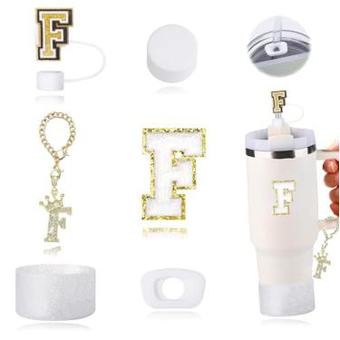 Imagem de Conjunto de acessórios para copos Stanley com 6 peças, incluindo adesivo com moldura dourada, pingente de carta de coroa, capa superior de canudo, tampa à prova de derramamento e porta-copos, conjunto