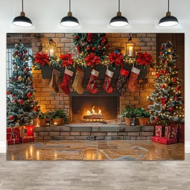 Imagem de ASDCXZ 2,7 x 1,8 m, cenário de Natal, verde, árvores de Natal, lareira, fundo fotográfico, bolas vermelhas, presentes, meias, parede de tijolos, fogo, festas, festas, festas, fotos, adereços