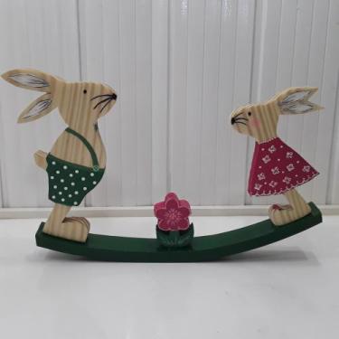 Imagem de Enfeite Coelho de Páscoa Gangorra em madeira - Rupestre Arte Madeira