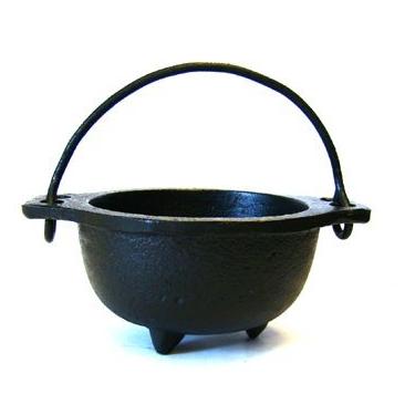 Imagem de Caldeirão de ferro fundido com alça, ideal para borrar, queimar incenso, finalidade ritual, decoração, castiçal, etc. (12,7 cm de diâmetro da alça ao cabo, 7,6 cm de diâmetro interno)