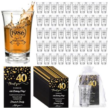 Imagem de Yiyiring 50 conjuntos de lembrancinhas de festa de aniversário Cheers para convidados a granel 40/50/60 anos Copos de shot de acrílico reutilizáveis com bolsa de cartão de presente de agradecimento