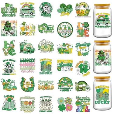 Imagem de Adesivos UV DTF Dia de São Patrício – 30 folhas verde Lucky Shamrock Uvdtf Cup Wraps para caneca de vidro de 473 ml, adesivo engraçado de transferência de gnomo de cerveja verde DIY garrafa de água