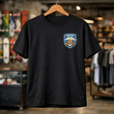 Imagem de Camiseta Argentina Masculina Customizada Escudo Futebol Estampa Peito Pequeno Tecido Co...