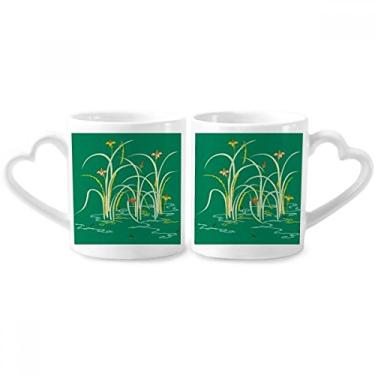 Imagem de Conjunto de canecas de porcelana para casal de água com pintura verde e alça de coração