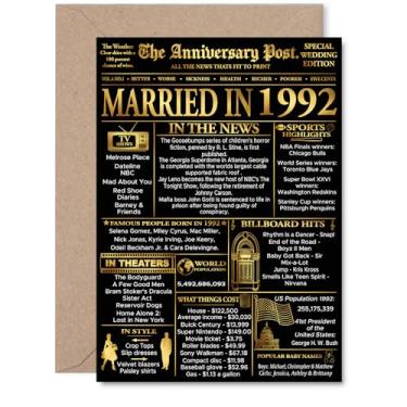 Imagem de Stuff4 Cartão de aniversário de 33 anos dourado para homens e mulheres - Jornal dourado casado em 1992 - Cartão de aniversário de casamento feliz de 33 anos para parceira, esposa companheira, marido