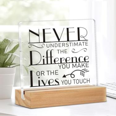 Imagem de Presente de aposentadoria masculino e feminino, presente de viagem para colegas de trabalho e amigos, nunca esqueça a diferença que você faz placa de acrílico decorativa clara com suporte de madeira