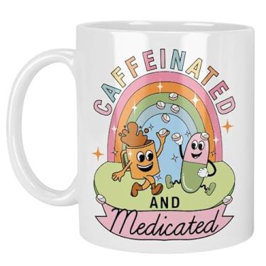 Imagem de Toasted Tales Engraçado Caffinated and Medicated Cute 311.8 g Coffee Cup Gag Presente para amigos, colegas de trabalho, namorado ou namorada, lavável na lava-louças
