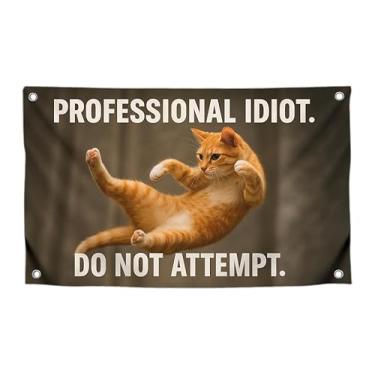 Imagem de Bandeira meme de gatos com citação "Professional Idiot. Do Not Attempt" com quatro ilhós de latão - Banners de poliéster para dormitório universitário para parede quarto - Bandeiras de animais de um