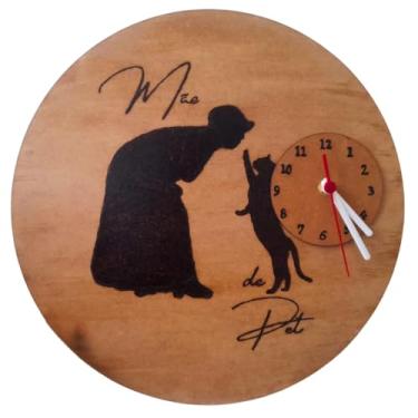 Imagem de Relógio de Mesa ou Parede em Quadro Decorativo Redondo mãe de pet para casa, escritório ou clínica; 35cm; analógico tic-tac suave com pirografia de dama com filhote gato, designe contemporâneo.