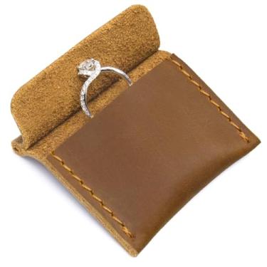 Imagem de Ringsun Bolsa de anel de couro legítimo, pequena caixa de anel feita à mão para homens e mulheres, organizador de joias portátil e presentes de armazenamento para mulheres para casamento, proposta de