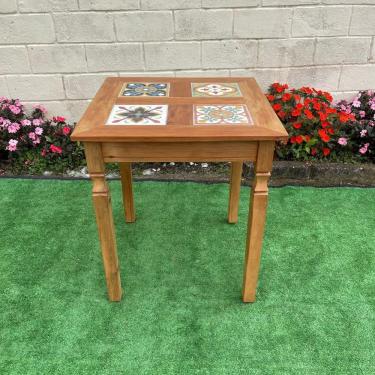 Imagem de Mesa Em Madeira De Demolição Com Ladrilhos Hidráulico Variados 70x70 Sudeste Rústico