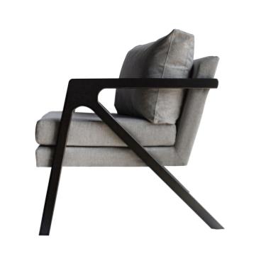 Imagem de Poltrona Decorativa Madeira Maciça Luxo Italia Linho Cinza com Braça Preta - Zahav Estofados