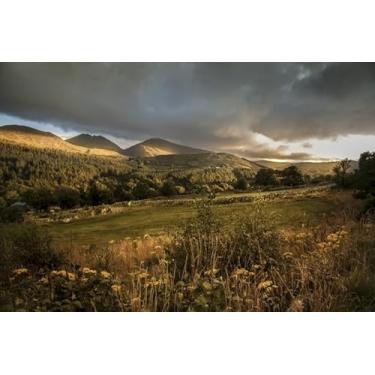 Imagem de Quadro Decorativo com Estampa Beautifulshot Hills Duringsunset 30 x 30 Papel 1 unidade