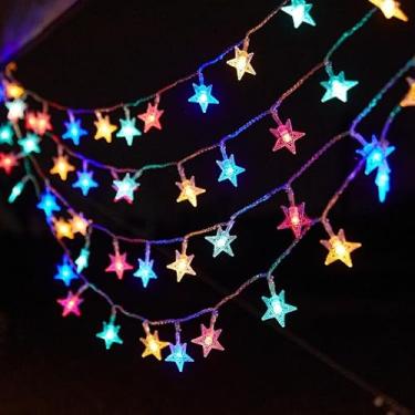Imagem de Cordão de Luzes LED Decorativas, Estrelas e Árvores Multicoloridas, 28 LEDs, 200cm, Alimentado por Pilhas, para Decoração de Natal, Festas e Ambientes Internos