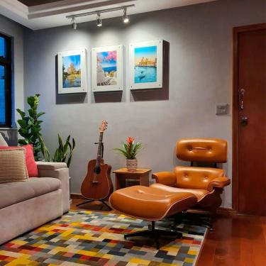 Imagem de Poltrona Charles Eames Com Puff Couro Legítimo Caramelo Cor Amarelo