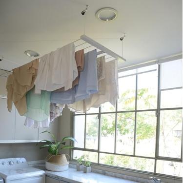 Imagem de Höllsen Estante de secagem XL montado no teto – Varal de polia resistente para cargas grandes – Moldura de alumínio à prova de ferrugem (162 cm x 59,9 cm)