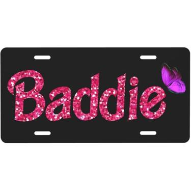 Imagem de UEQIKI Placa de Licença Frontal Baddie Placas de Vaidade Engraçadas Alumínio Metal Decorativo Etiqueta de Carro Novidade Capa de Placa de Licença para Homens e Mulheres 6 * 30,5 cm (4 Furos)