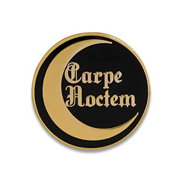 Imagem de Broche de lapela esmaltado Carpe Noctem 2,5 cm, esmalte, Sem Pedra Preciosa