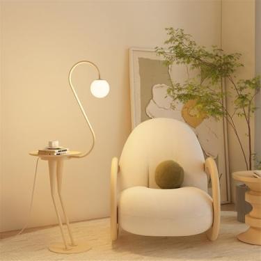 Imagem de Luminária de chão contemporânea de luxo, com design moderno e artístico, ideal para sala de estar, quarto, escritório, casa de campo, hotel ou residências. Possui LED, design retrô e criativ